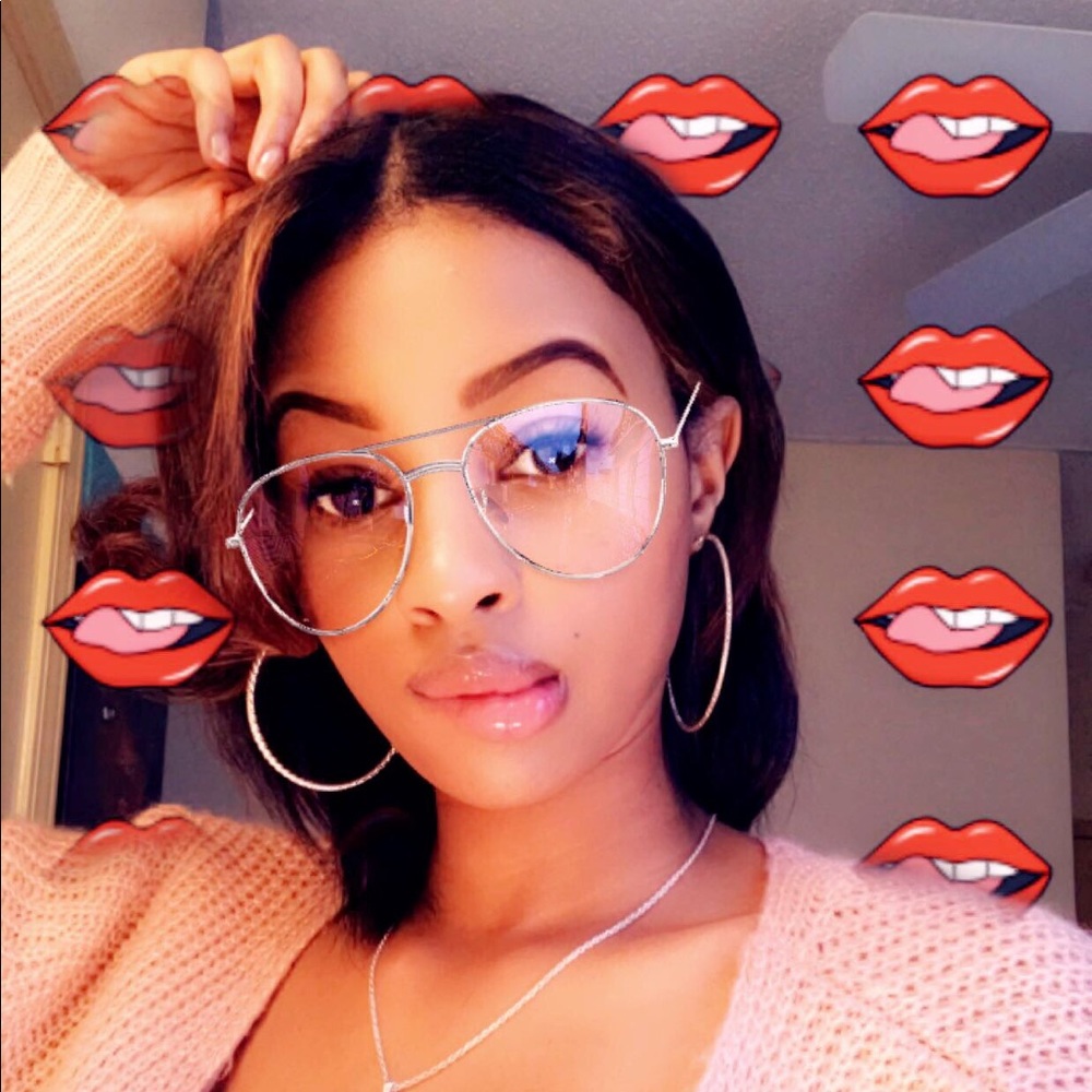 Meet your Posher, Ella